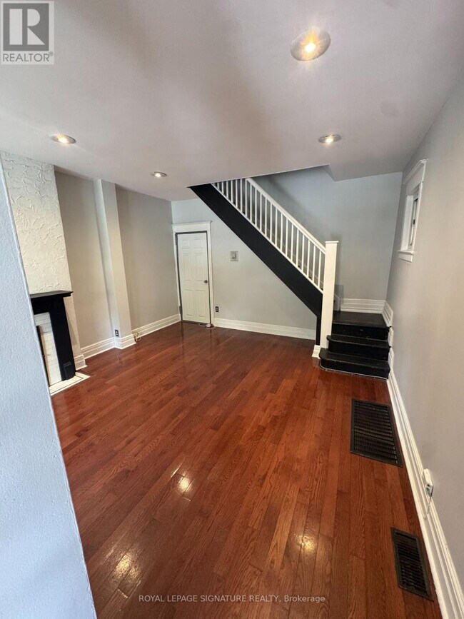 Photo - 920 Woodbine Ave