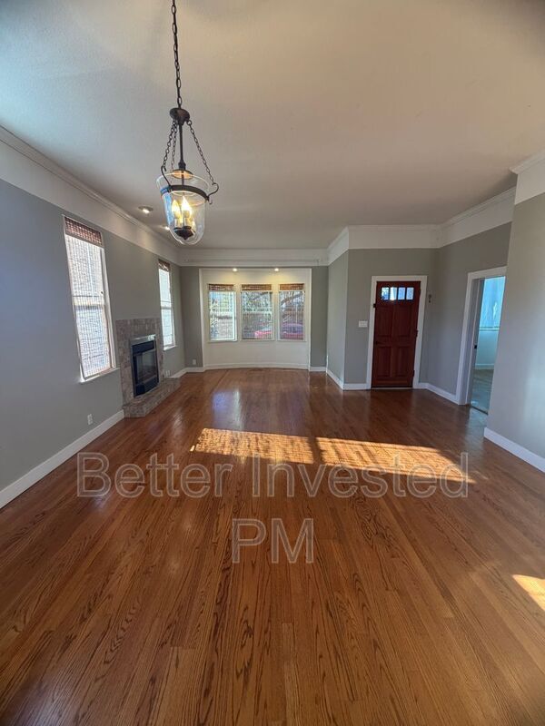 Photo - 559 N Oak St