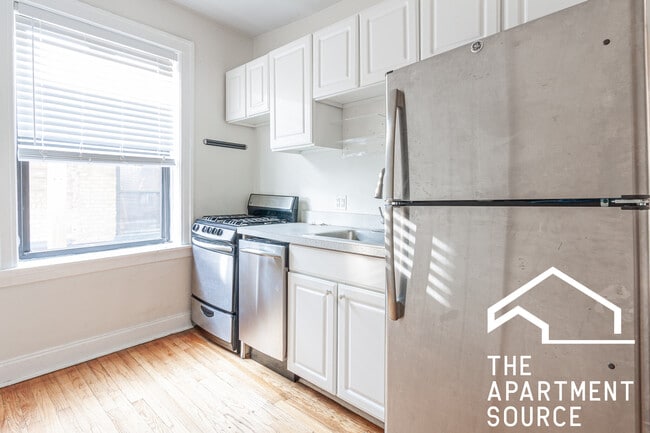 Photo - 837 W Cornelia Ave Unit 3N