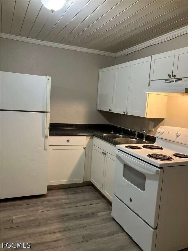 2643-2651-2651 Lafayette St