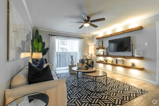 1 habitación, 1 baño - 640 pies cuadrados - Sala de estar - The Ace Apartments