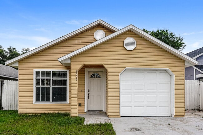 Building Photo - 9599 Lupine Ave