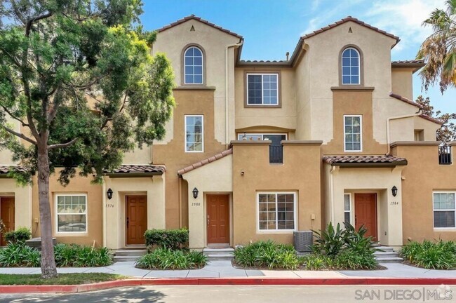 Building Photo - Stunning Townhome in the Heart of Otay Lak...