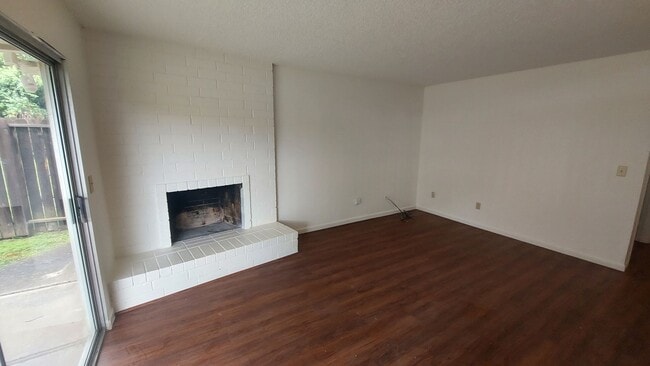 Photo - Spacious 4 bedroom, 3 bath home Tri-level in the Scottsdale East Area between Florin Rd and Gerbe...