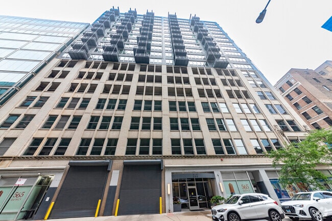 Building Photo - 565 W Quincy St Unit 907 Rental