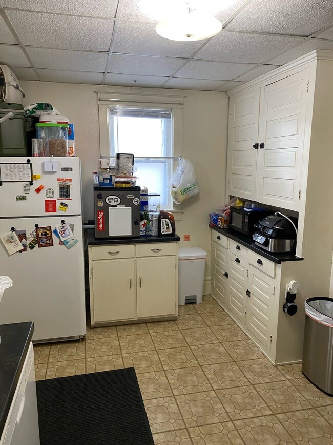 Photo - 3 bed 1 bath close to UWEC available June ... Apartment