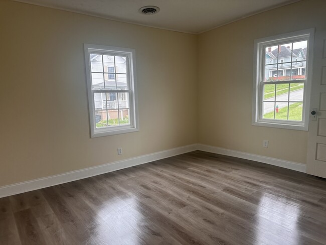 Photo - 388 Broaddus Ave Condo