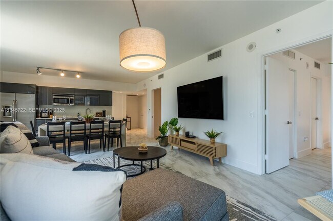 Photo - 31 SE 6th St Unidad 1401