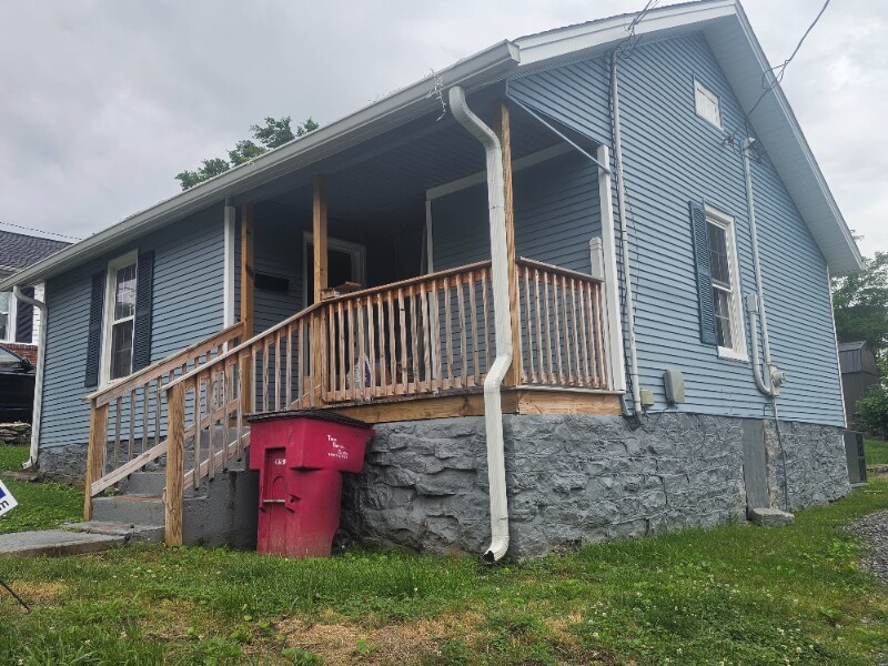 Photo - 218 Ward Ave W House