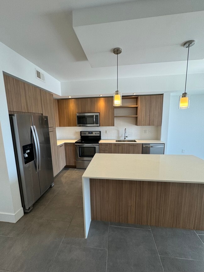 KITCHEN - 119 NE 20th St Unit A1