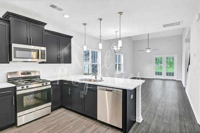 Photo - 432 Sandfarm Trail