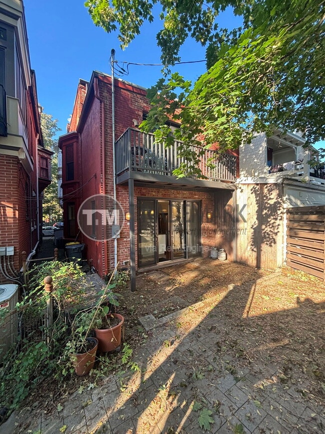 Photo - 662 W Chestnut St