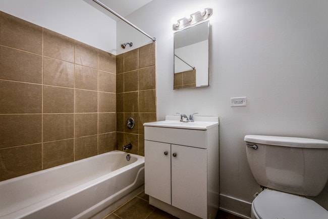 Photo - 136 E 155th ST