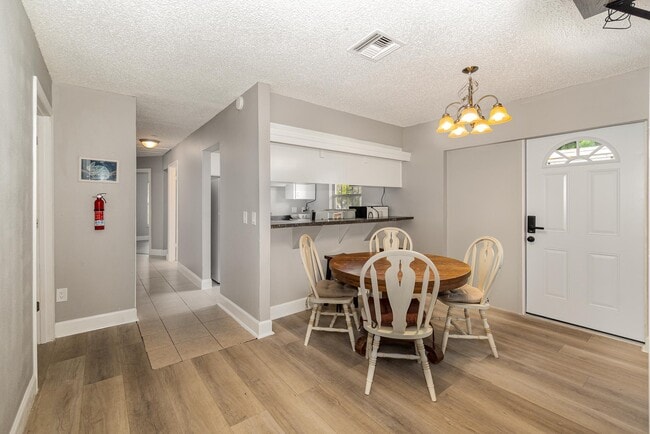 Photo - 501 W Herriot Ave