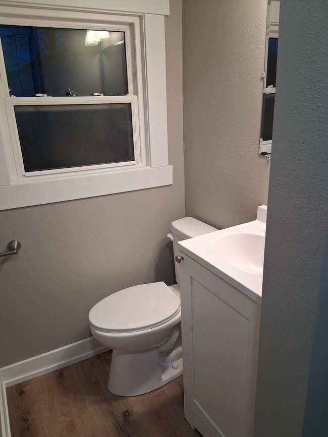 Main Floor bath - 1714 E Walnut St