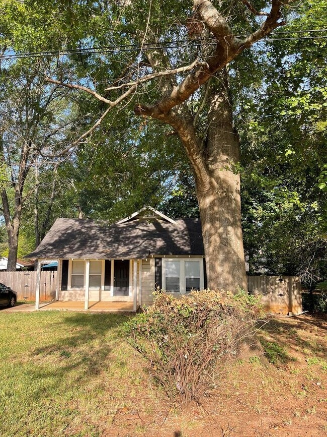 Photo - 2003 Banita St