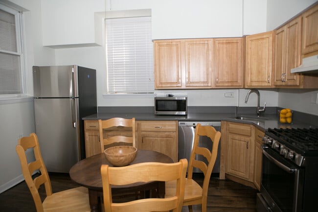 Photo - 2025 N Clifton Ave Unidad 2F