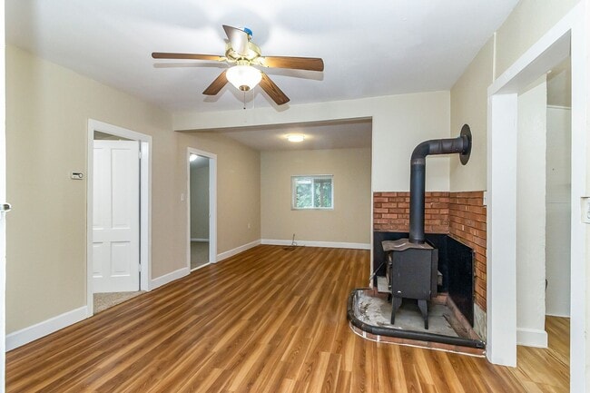 Photo - Farmhouse In Snohomish Call Jennifer 425.223.8096