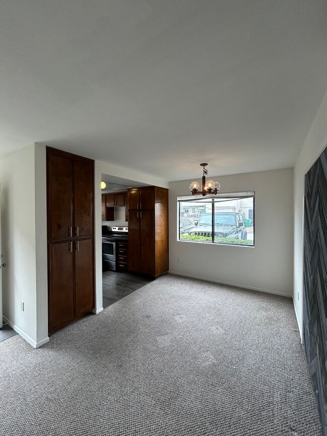 Photo - 1460 Hornblend St Unit #4
