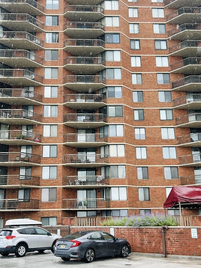 Photo - 1040 Harmon Cove Tower