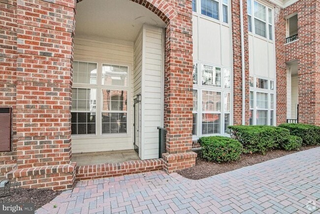 Building Photo - 3 Arch Pl Unit 132 Rental