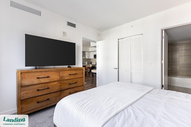 Photo - 200 NE 1st Ave Unidad 832