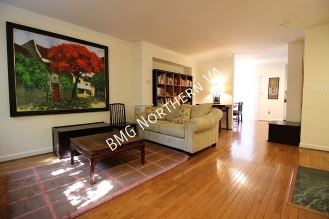 Photo - 2304 N Greenbrier Ct