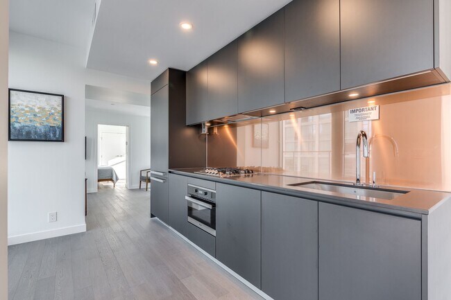 Photo - 1480 Howe St