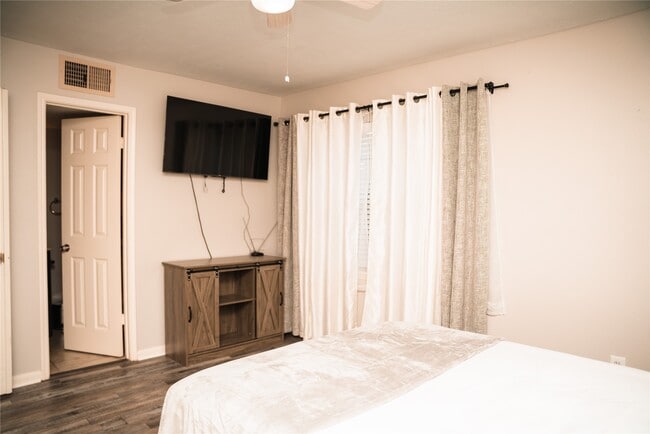 Photo - 11 Regency Ln