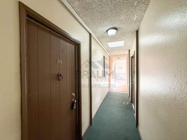 Photo - 5461 Kester Ave Unit 218
