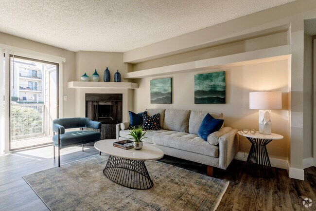 1BR, 1BA - 737SF