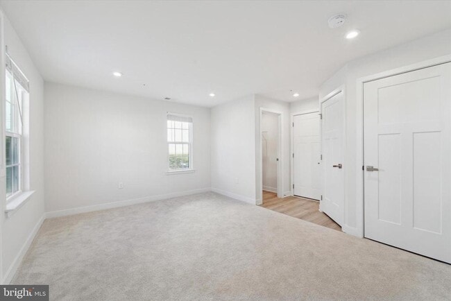 Building Photo - 208 River Birch Wy