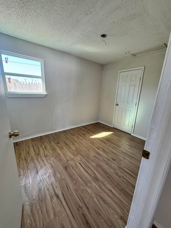 Photo - 4512 Lehigh St