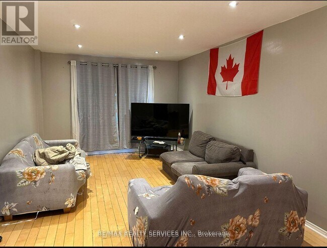 Photo - 132 Cherrytree Dr