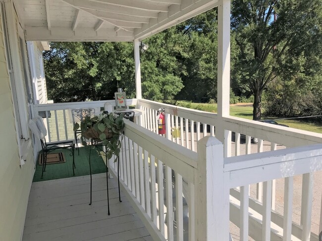 Photo - A Great Place to Call Home! Upstairs Apartment for Rent!!