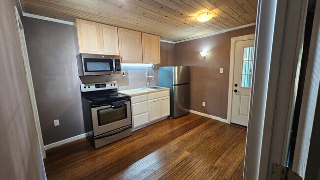Building Photo - 630 Robinhoods Holw Unit Robinhoods Hollow