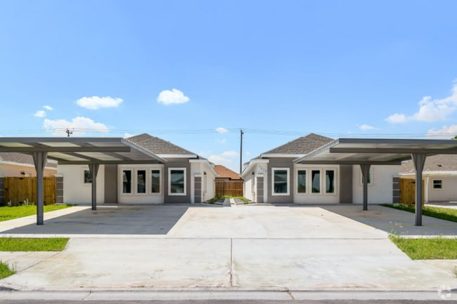 Building Photo - 1217 S Xanthia St Rental