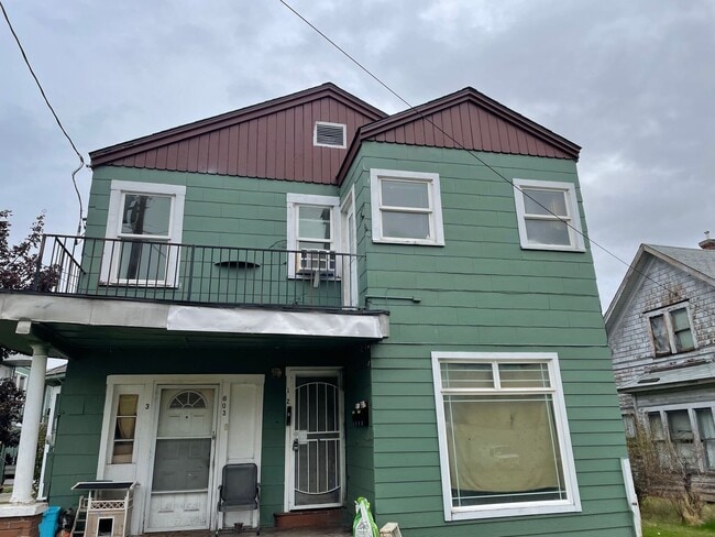 Building Photo - Newly Updated 1 Bedroom 1 Bathroom-Upstair...