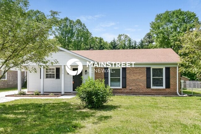 Building Photo - 3 Bedroom Pet-Friendly Home in Greensboro, NC with Main Street Renewal