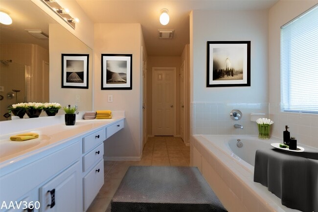 Photo - 2943 Meadowglen Crest