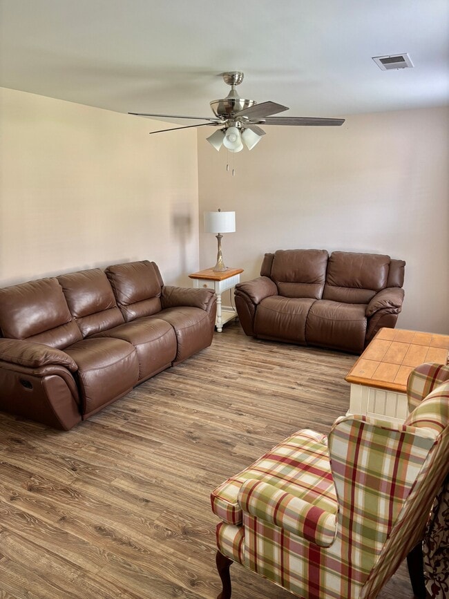 Photo - 280 Walkbridge Way