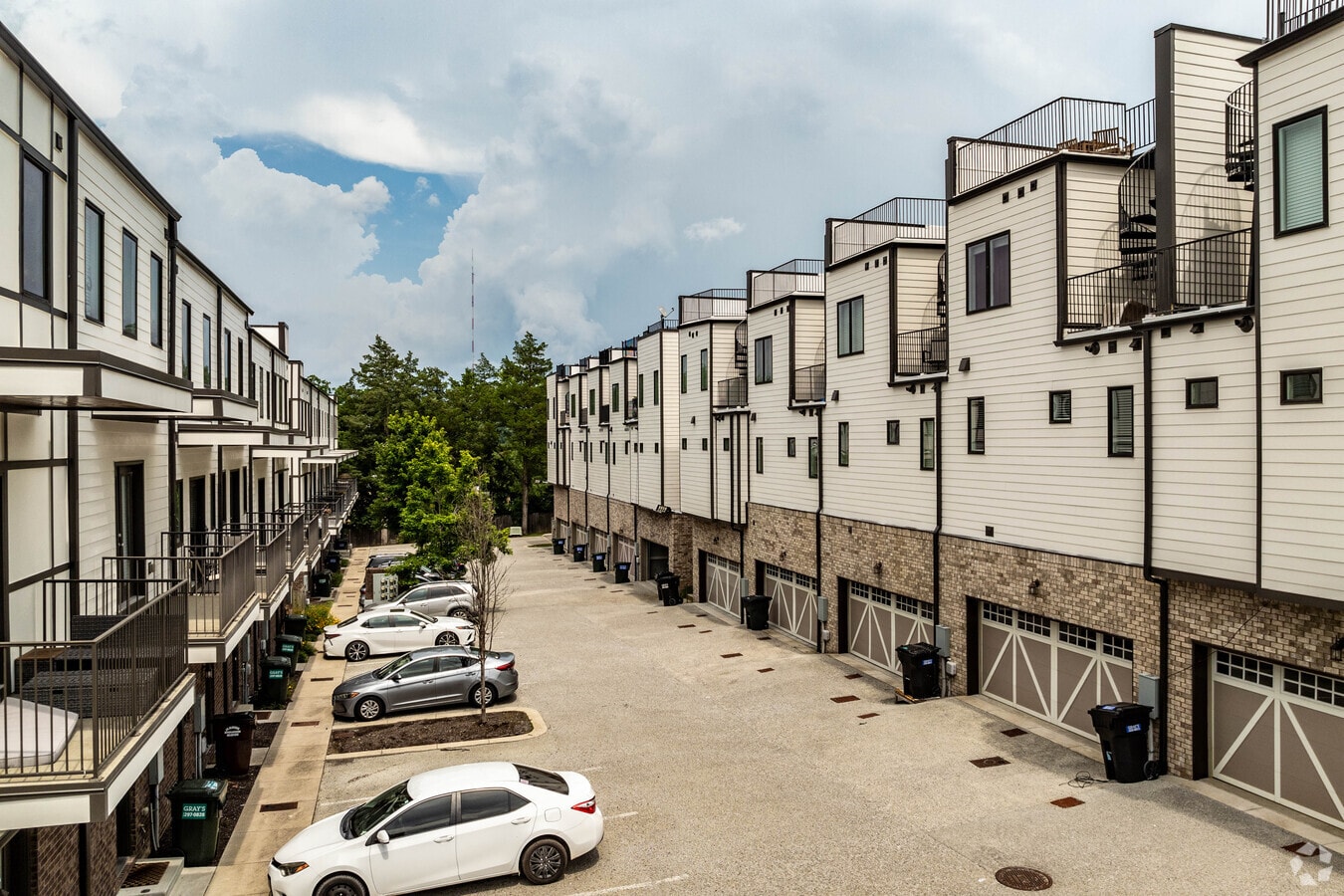 Photo - Hillwood Court