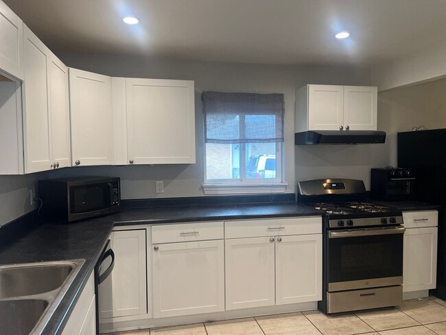 Photo - 3 bedroom in Golden with Garage!!! Unit 945A