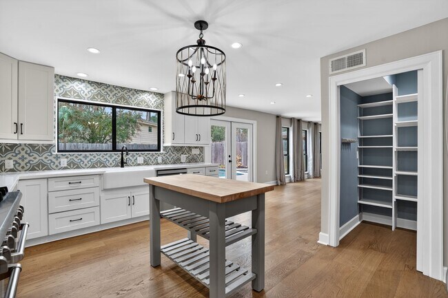 Photo - 6506 Jadecrest Dr