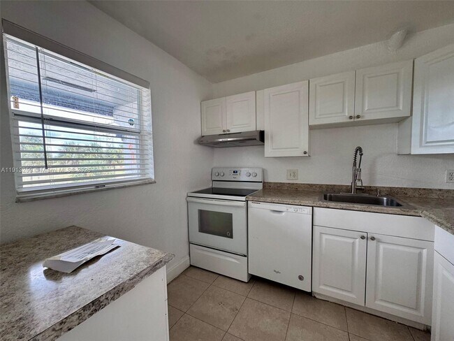 Photo - 7320 NW 85th Ct Unit 205