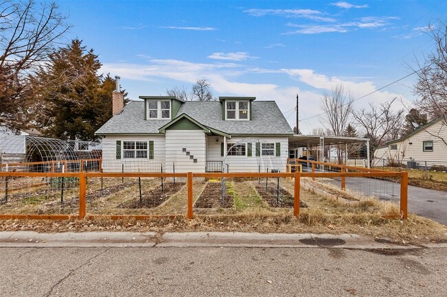 Front of House Garden Beds & Trellises - 3816 W Taft St Unit Farmhouse -  A