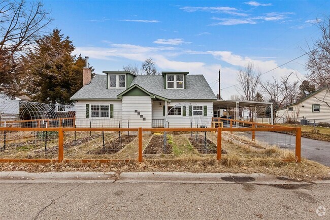 Building Photo - 3816 W Taft St Unit Farmhouse -  A