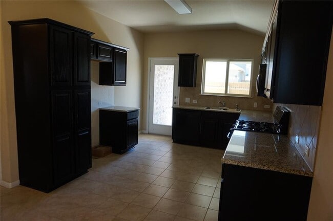 Photo - 1033 Britt Ln