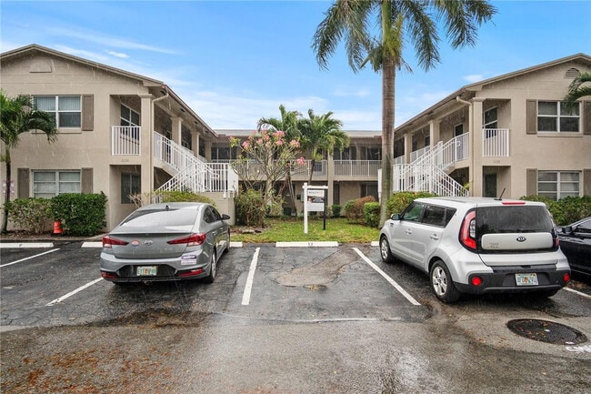 Building Photo - 2130 NE 42nd Ct Unit 8