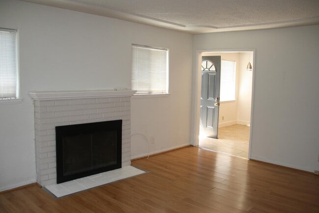 Photo - 501 Bay Rd